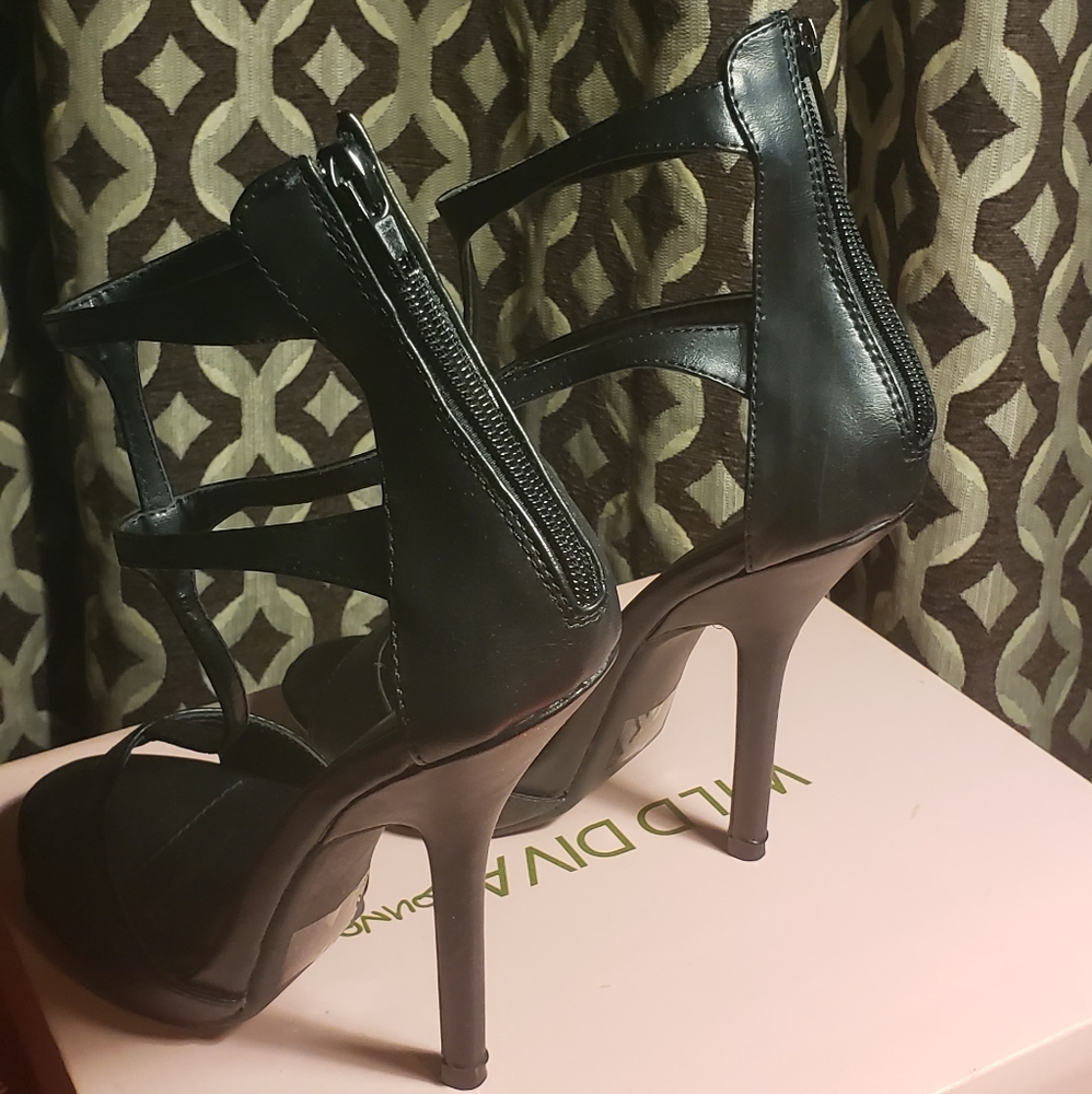 Shoes - Picture 2 of 6